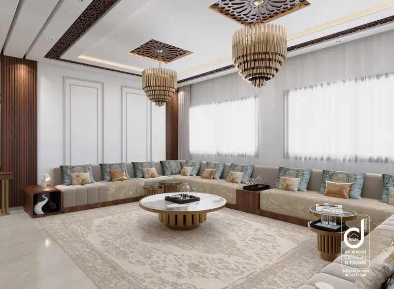 Salon marocain avec lustres et plafond sculpté